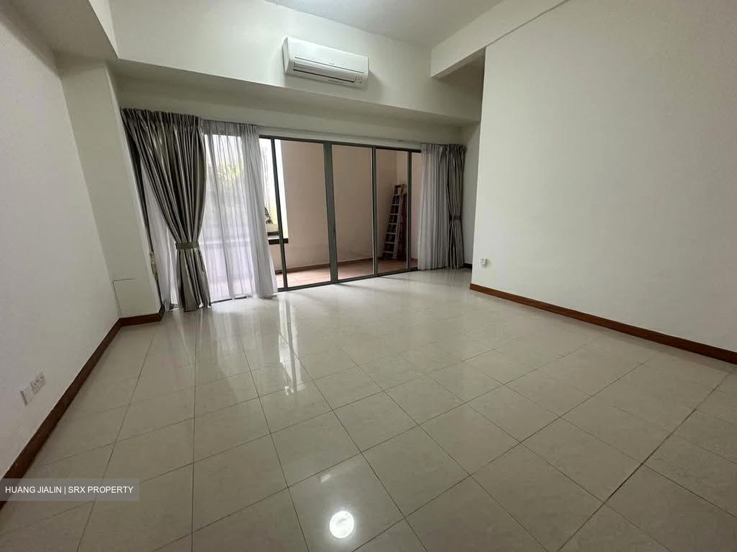 Dmanor (D16), Terrace #614982971